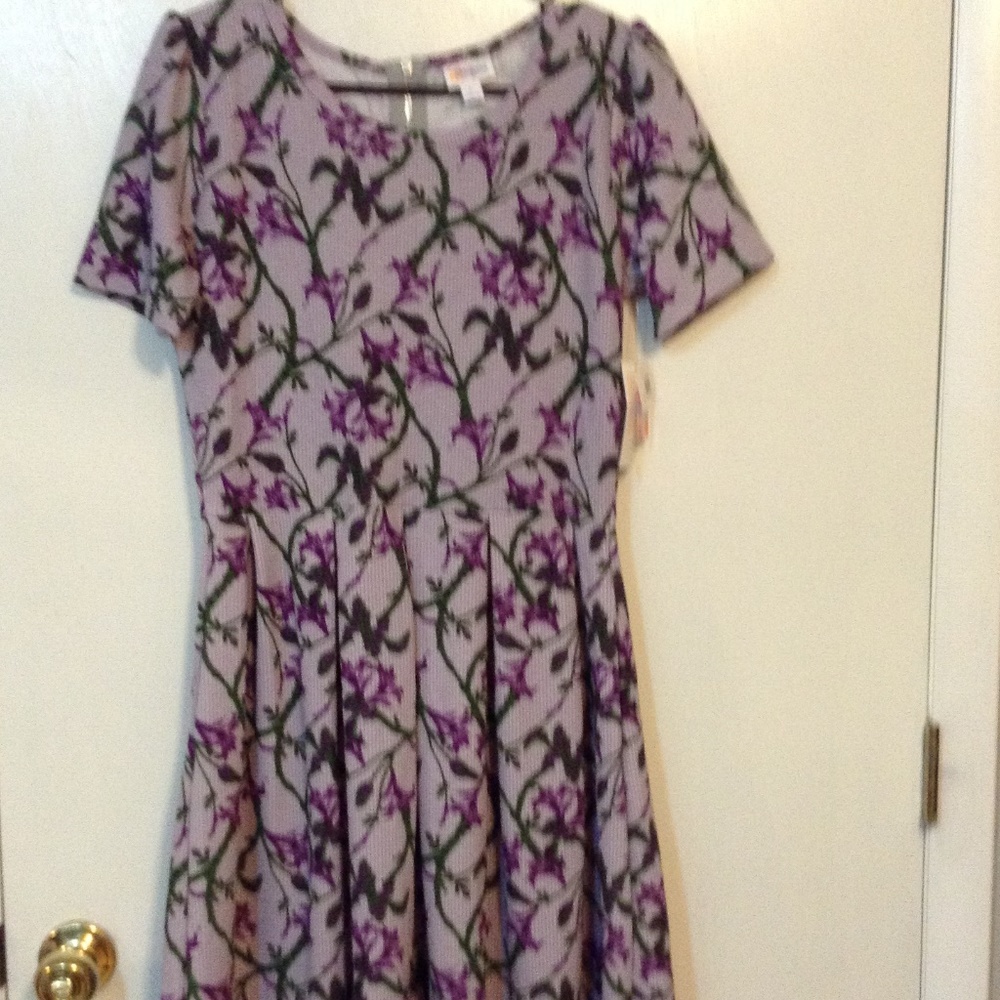 LULAROE NWT LARGE FLORAL PRINT ON LAVENDAR FABRIC